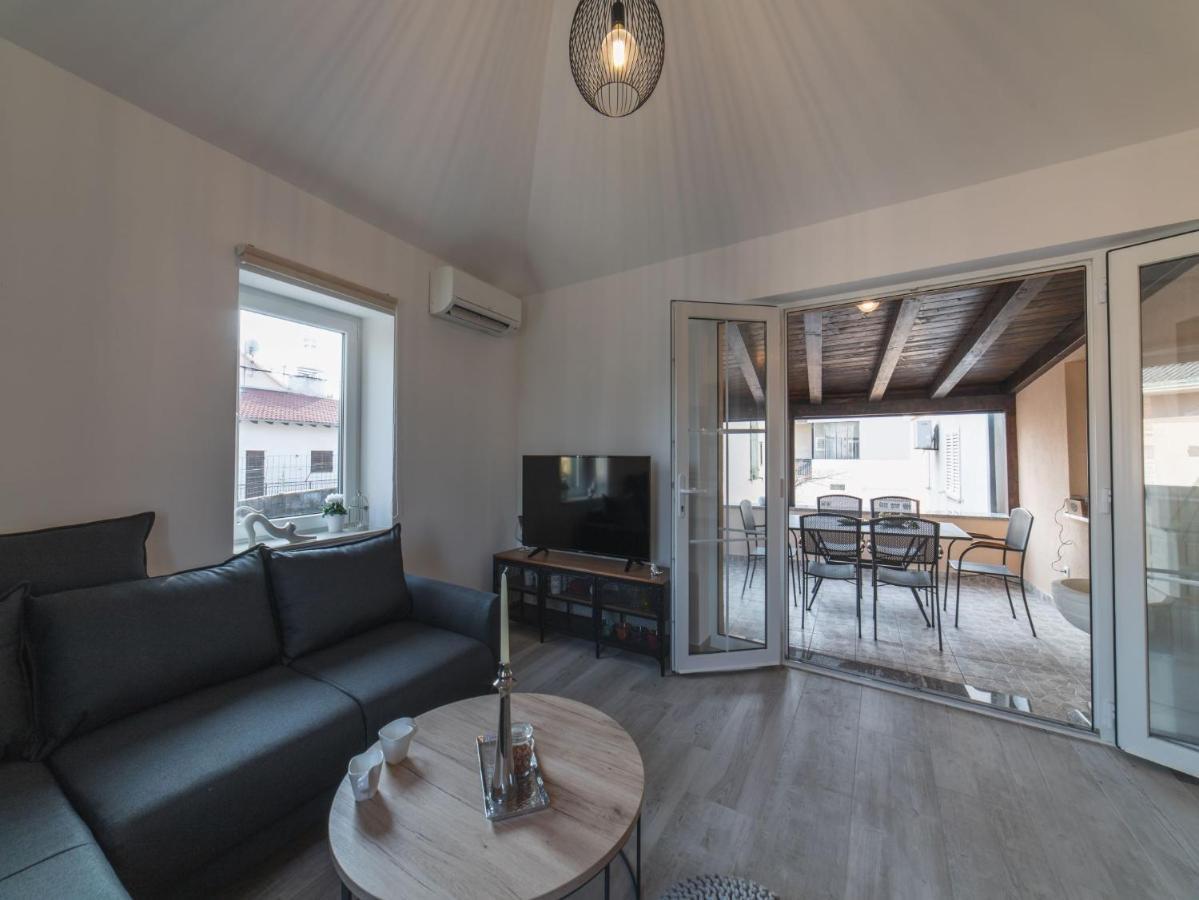 Apartment Fiora คาชเตลา ภายนอก รูปภาพ