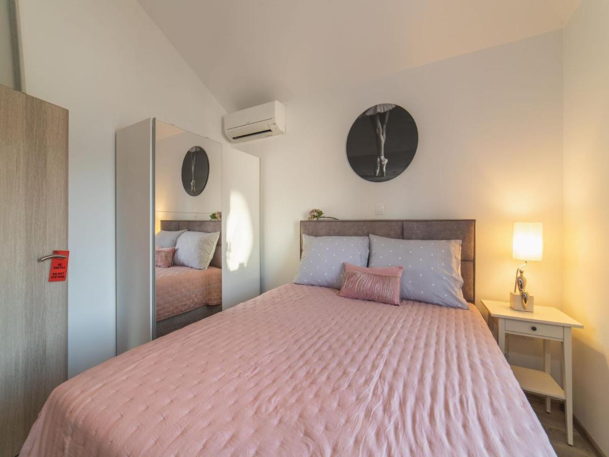 Apartment Fiora คาชเตลา ภายนอก รูปภาพ