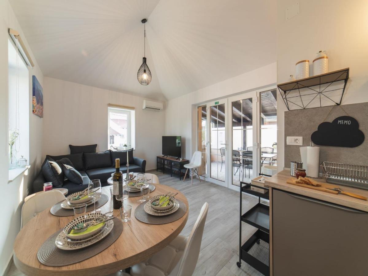 Apartment Fiora คาชเตลา ภายนอก รูปภาพ